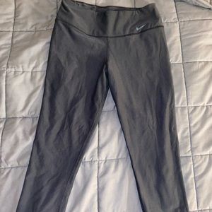 Nike cropped leggings
